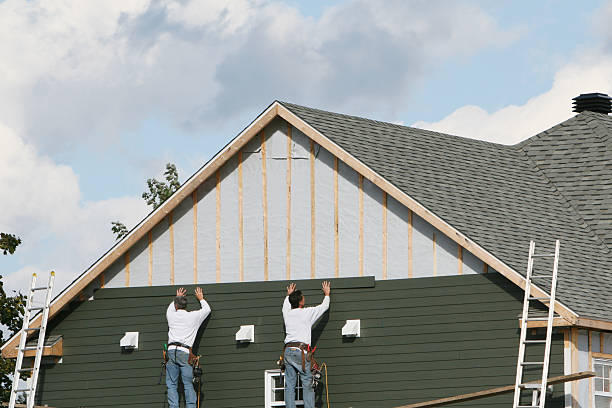 Professional Vinyl Siding technician working in Amelia, OH